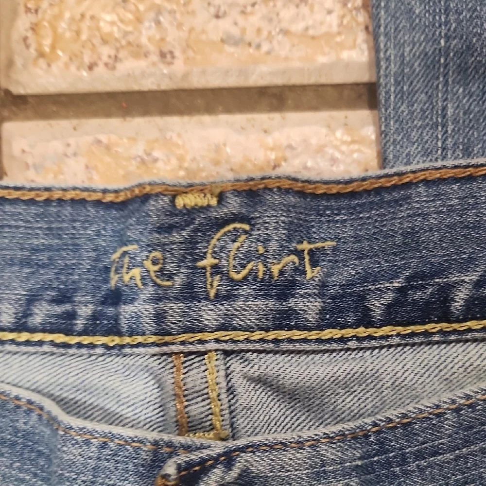 Old Navy The Flirt Bootcut Jeans - Picture 2 of 5